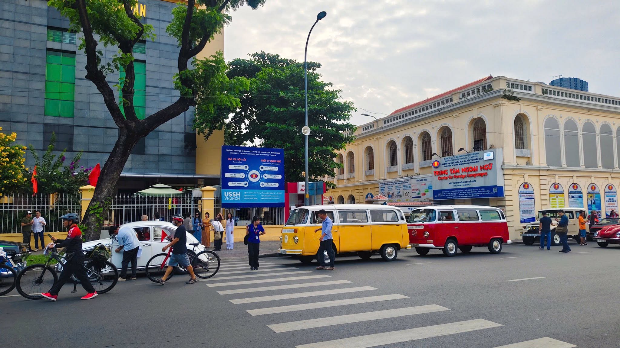 Thuê xe Kombi cổ